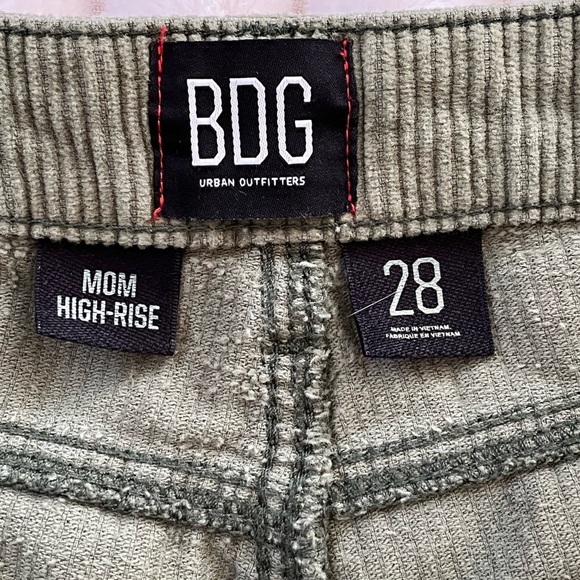Urban Outfitters BDG Mom High Rise Corduroy Pant Moss Green Size 28 - Picture 10 of 15